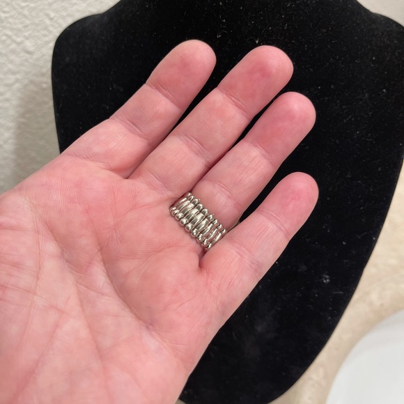 Substantial ring - Picture 4 of 4